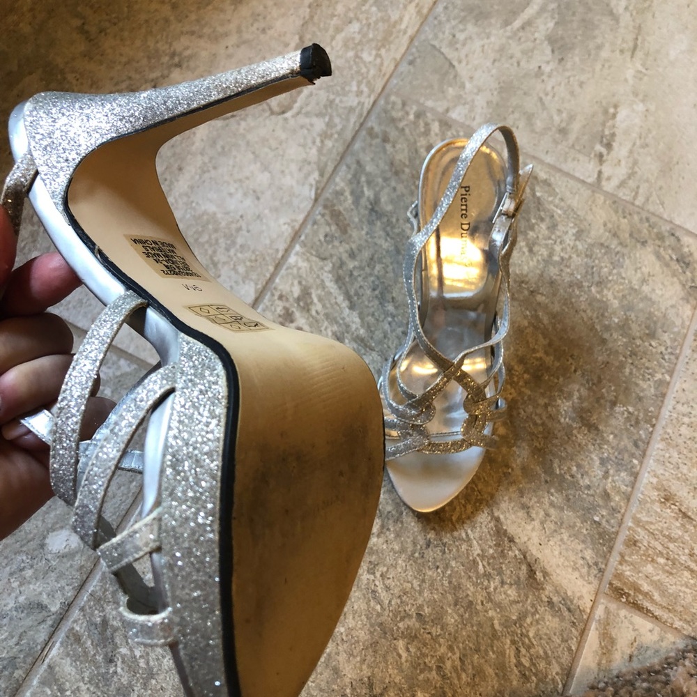 Pierre Dumas silver glittery shoes, size 9M